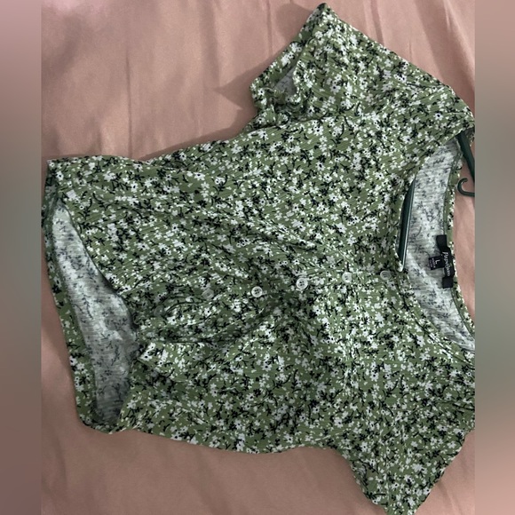 Tops - Picture 4 of 8